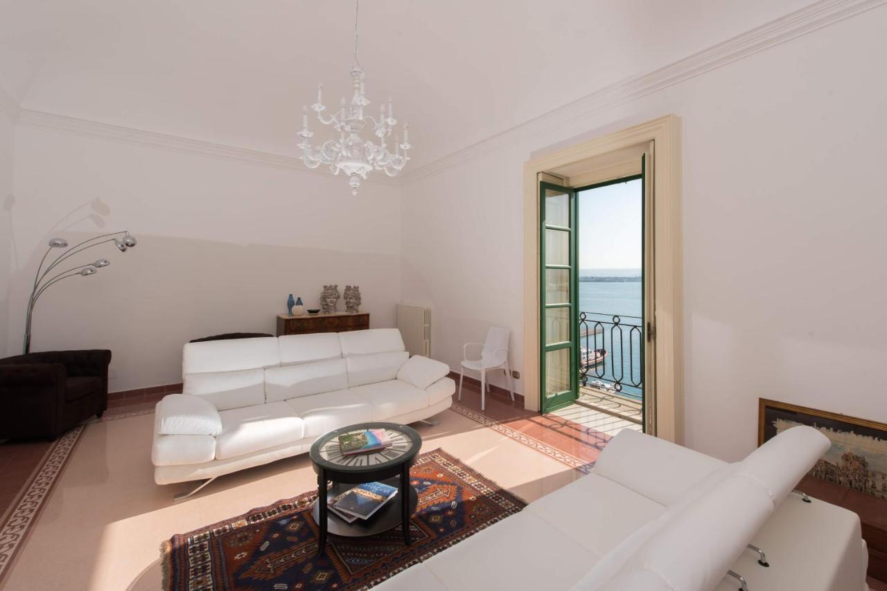 Duomo Seaside Deluxe Apartment By Ortigia Apartments 시라쿠사 외부 사진