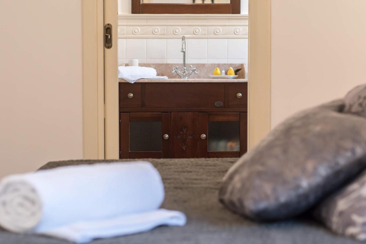 Duomo Seaside Deluxe Apartment By Ortigia Apartments 시라쿠사 외부 사진