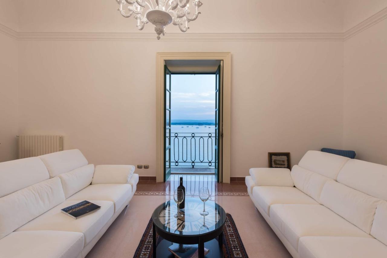 Duomo Seaside Deluxe Apartment By Ortigia Apartments 시라쿠사 외부 사진