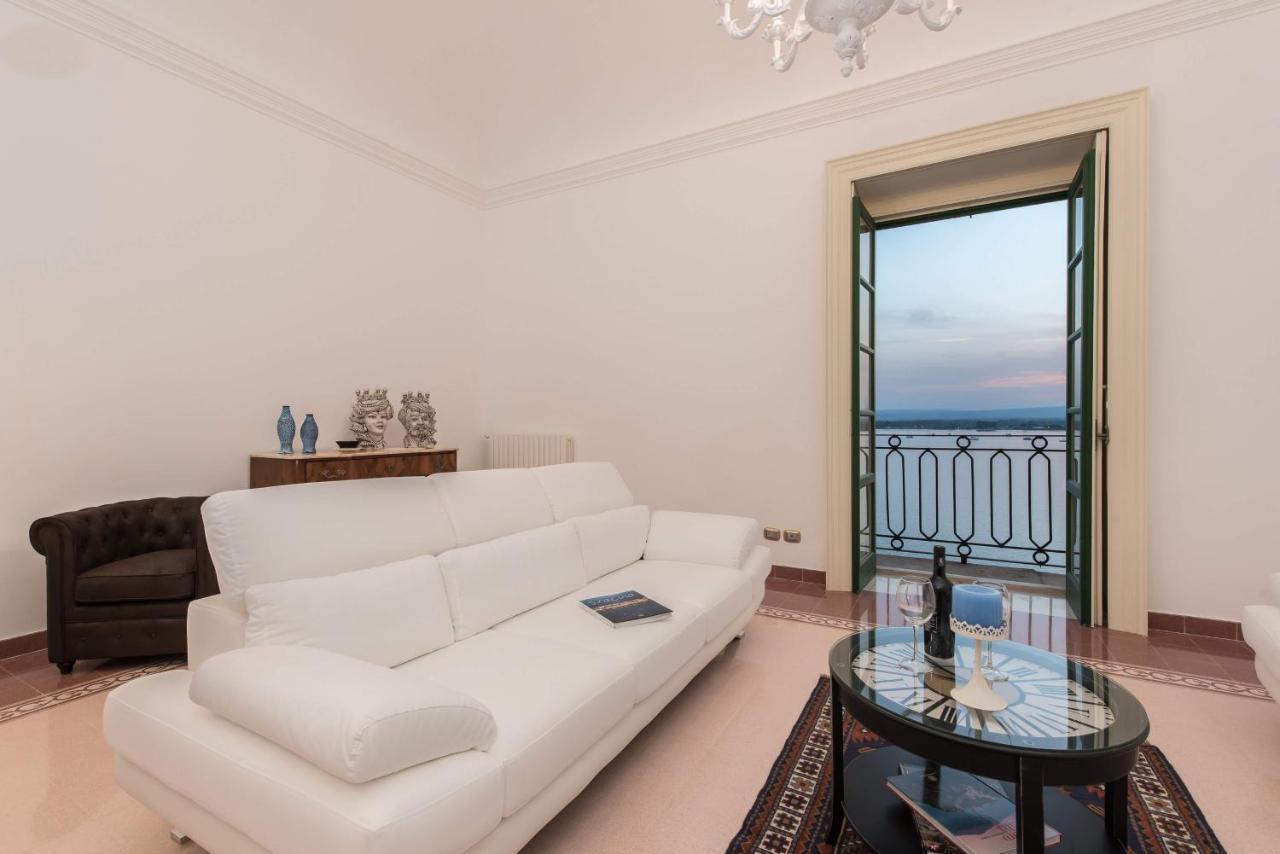 Duomo Seaside Deluxe Apartment By Ortigia Apartments 시라쿠사 외부 사진